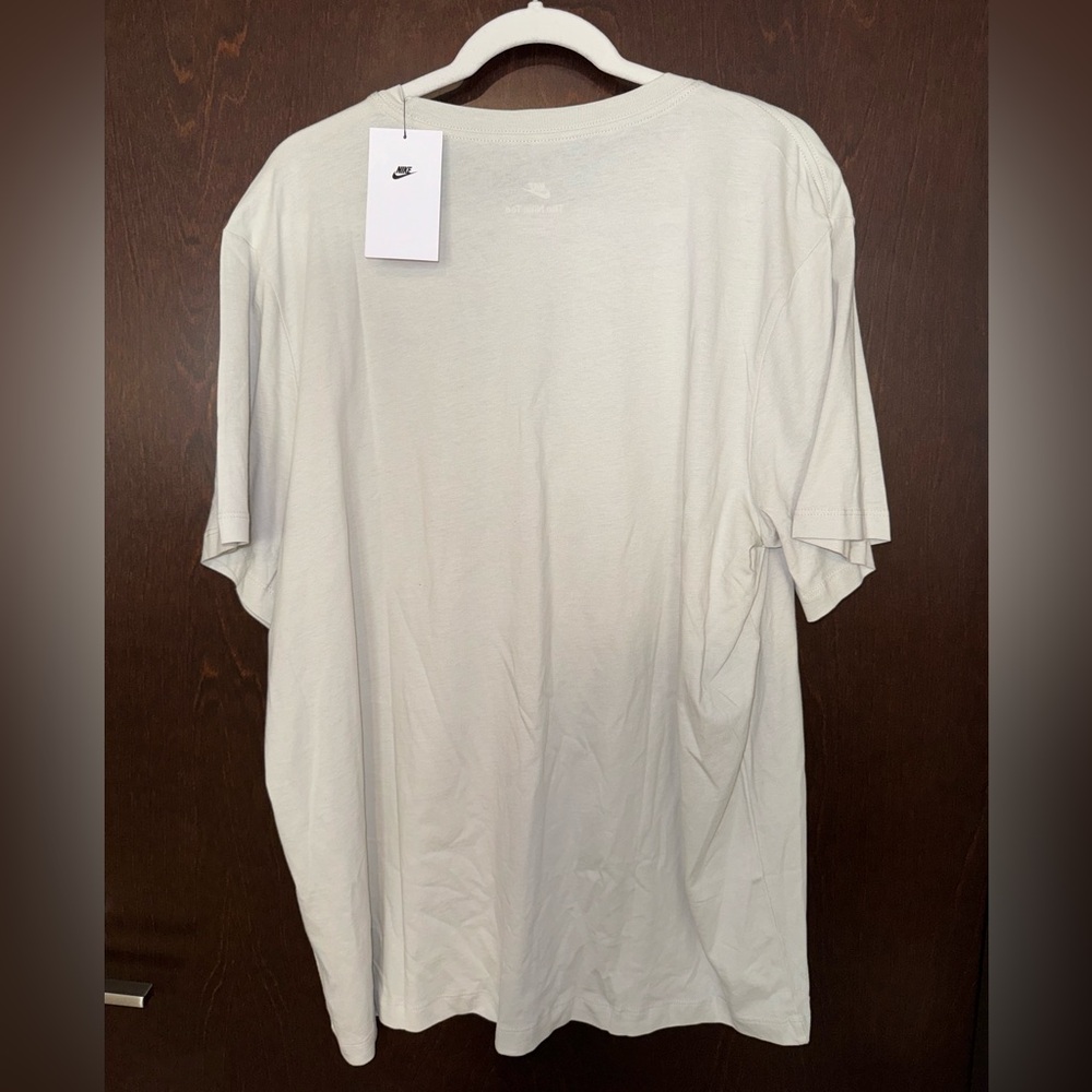 Nike Tee - Picture 3 of 5